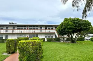 39 Cambridge B, West Palm Beach, FL 33417 - Photo 1