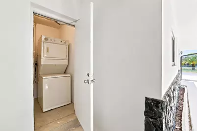 105 SE 2nd Street, Dania Beach, FL 33004 - Photo 14