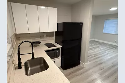 720 NE 7th Street #4, Hallandale Beach, FL 33009 - Photo 2