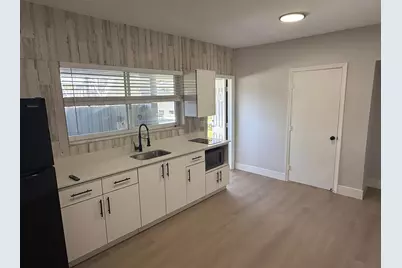 720 NE 7th Street #4, Hallandale Beach, FL 33009 - Photo 1