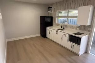 720 NE 7th St, Hallandale Beach, FL 33009 - Photo 2