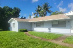 242 SE 24th Ave, Boynton Beach, FL 33435 - Photo 2