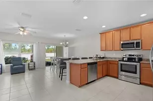 3725 Crofton Court, Fort Myers, FL 33916 - Photo 2