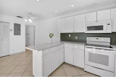 7582 Courtyard Run E, Boca Raton, FL 33433 - Photo 10