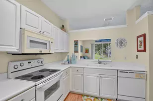 3162 Via Poinciana, Lake Worth, FL 33467 - Photo 12