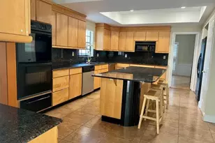 3913 Northampton Way, Tampa, FL 33618 - Photo 6