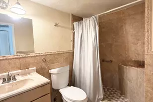 20330 NE 2nd Ave, Miami Gardens, FL 33179 - Photo 16