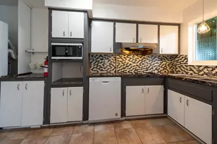 1528 NE 33rd St, Oakland Park, FL 33334 - Photo 8