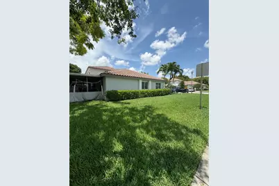 702 NW 208th Terrace, Pembroke Pines, FL 33029 - Photo 28