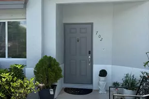 702 NW 208th Terrace, Pembroke Pines, FL 33029 - Photo 2