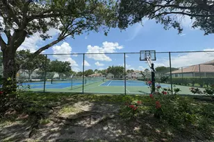 702 NW 208th Terrace, Pembroke Pines, FL 33029 - Photo 32