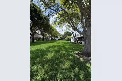 702 NW 208th Terrace, Pembroke Pines, FL 33029 - Photo 30