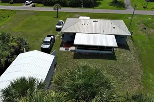 1163 Click Dr, Moore Haven, FL 33471 - Photo 4
