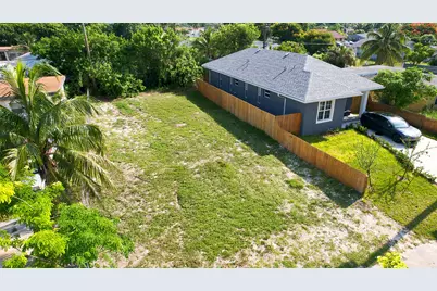 1141 Peak Road, Lake Worth, FL 33462 - Photo 2