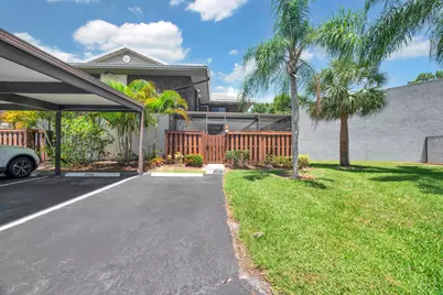 2004 SE Round Table Drive, Port Saint Lucie, FL 34952 - Photo 2
