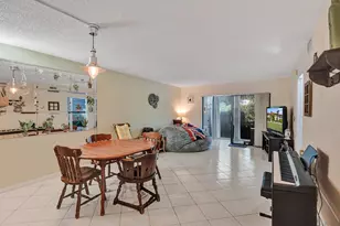 5201 W Club Cir, Boca Raton, FL 33431 - Photo 4