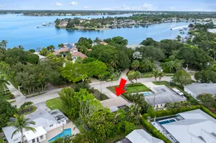 201 W Riverside Dr, Jupiter, FL 33469 - Photo 2