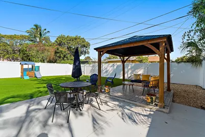 423 Avenida Alegre, West Palm Beach, FL 33405 - Photo 2