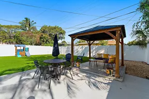 423 Avenida Alegre, West Palm Beach, FL 33405 - Photo 2