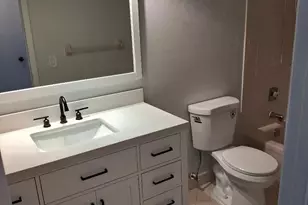 105 Lake Emerald Dr, Oakland Park, FL 33309 - Photo 12