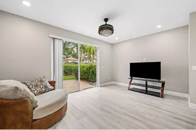 7920 Catalina Circle, Tamarac, FL 33321 - Photo 6