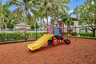 7920 Catalina Cir, Tamarac, FL 33321 - Photo 18