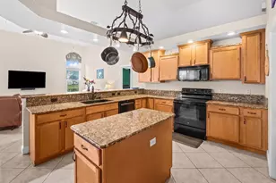 301 SW Buzby Ct, Port Saint Lucie, FL 34953 - Photo 6