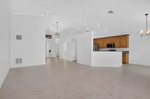 19303 SW 60th Ct, Pembroke Pines, FL 33332 - Photo 6
