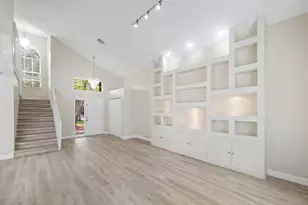 10425 Buena Ventura Dr, Boca Raton, FL 33498 - Photo 2