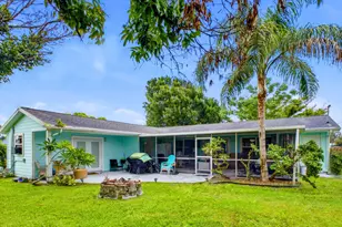 1010 SE Euclid Ln, Port Saint Lucie, FL 34983 - Photo 2