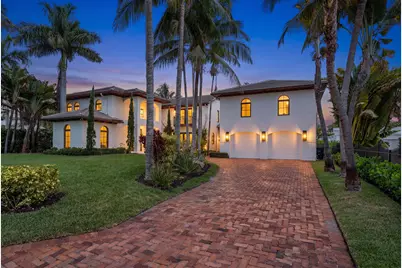 257 E Lakewood Road, West Palm Beach, FL 33405 - Photo 1