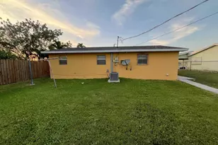 442 N Cocoanut Rd, Pahokee, FL 33476 - Photo 2