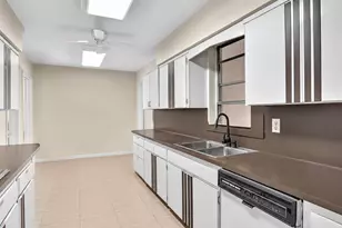19321 NE 18th Pl, Miami, FL 33179 - Photo 10