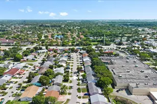 1830 Keenland Cir, West Palm Beach, FL 33415 - Photo 4