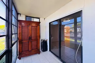 809 NE 199th St, Miami, FL 33179 - Photo 4
