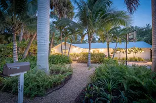 547 SW Riverview St, Stuart, FL 34994 - Photo 2
