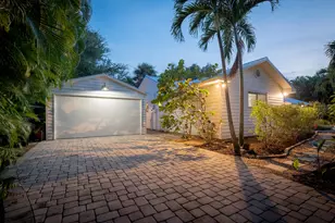 547 SW Riverview St, Stuart, FL 34994 - Photo 8