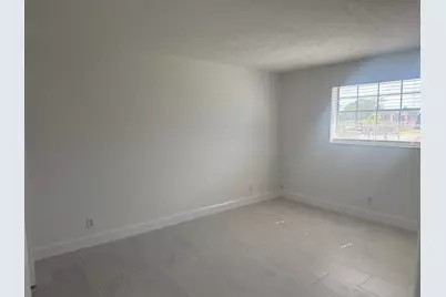402 Lake Shore Drive #202, West Palm Beach, FL 33403 - Photo 8