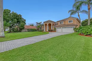 559 SW Squire Johns Ln, Palm City, FL 34990 - Photo 2