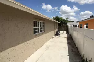 5791 S Rue Rd, West Palm Beach, FL 33415 - Photo 2