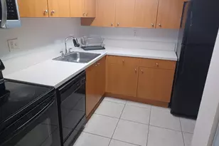 407 Executive Center Dr, West Palm Beach, FL 33401 - Photo 4