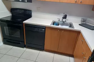 407 Executive Center Dr, West Palm Beach, FL 33401 - Photo 6