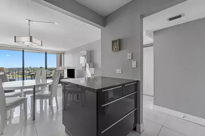 1830 Embassy Drive #613, West Palm Beach, FL 33401 - Photo 10