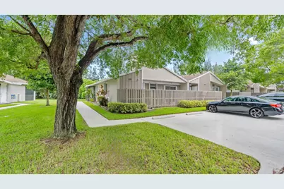 570 Woodgate Circle #A, Sunrise, FL 33326 - Photo 2