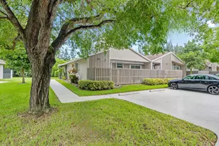 570 Woodgate Cir, Sunrise, FL 33326 - Photo 2
