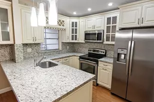 570 Woodgate Cir, Sunrise, FL 33326 - Photo 8