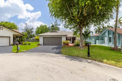 8210 SW 41st Street, Davie, FL 33328 - Photo 2