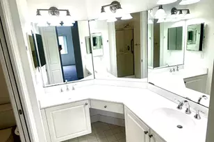3600 Oaks Clubhouse Dr, Pompano Beach, FL 33069 - Photo 8