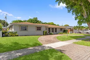 2140 NE 206th St, Miami, FL 33179 - Photo 2