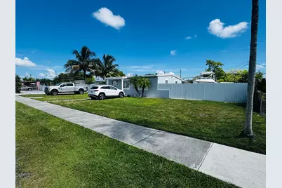 9235 SW 41st Street, Miami, FL 33165 - Photo 2